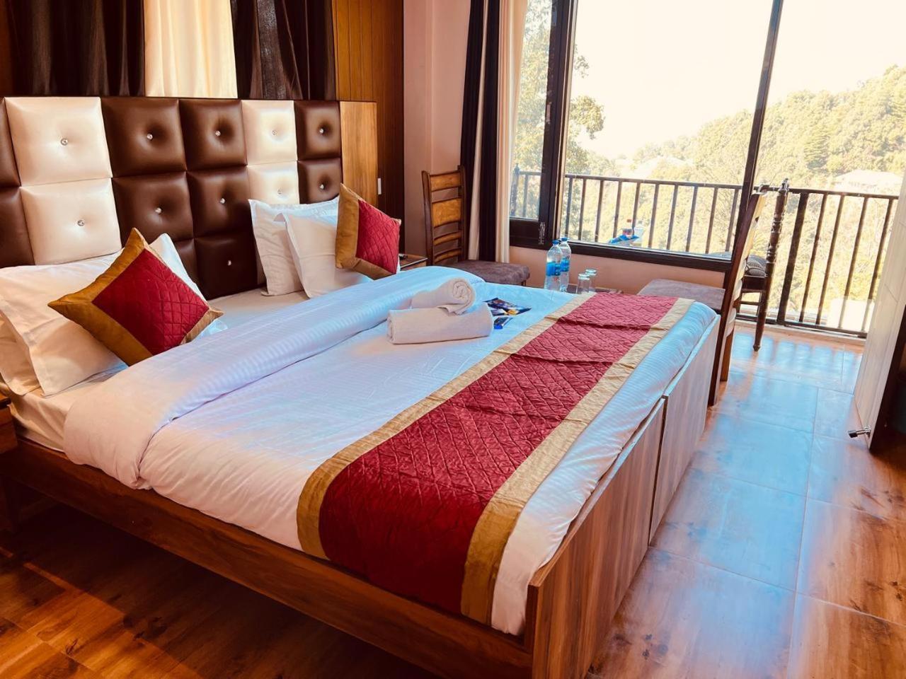 Hotel The Canadian With Jungle View, Near Dalhousie Bus Stand Banikhet Екстериор снимка
