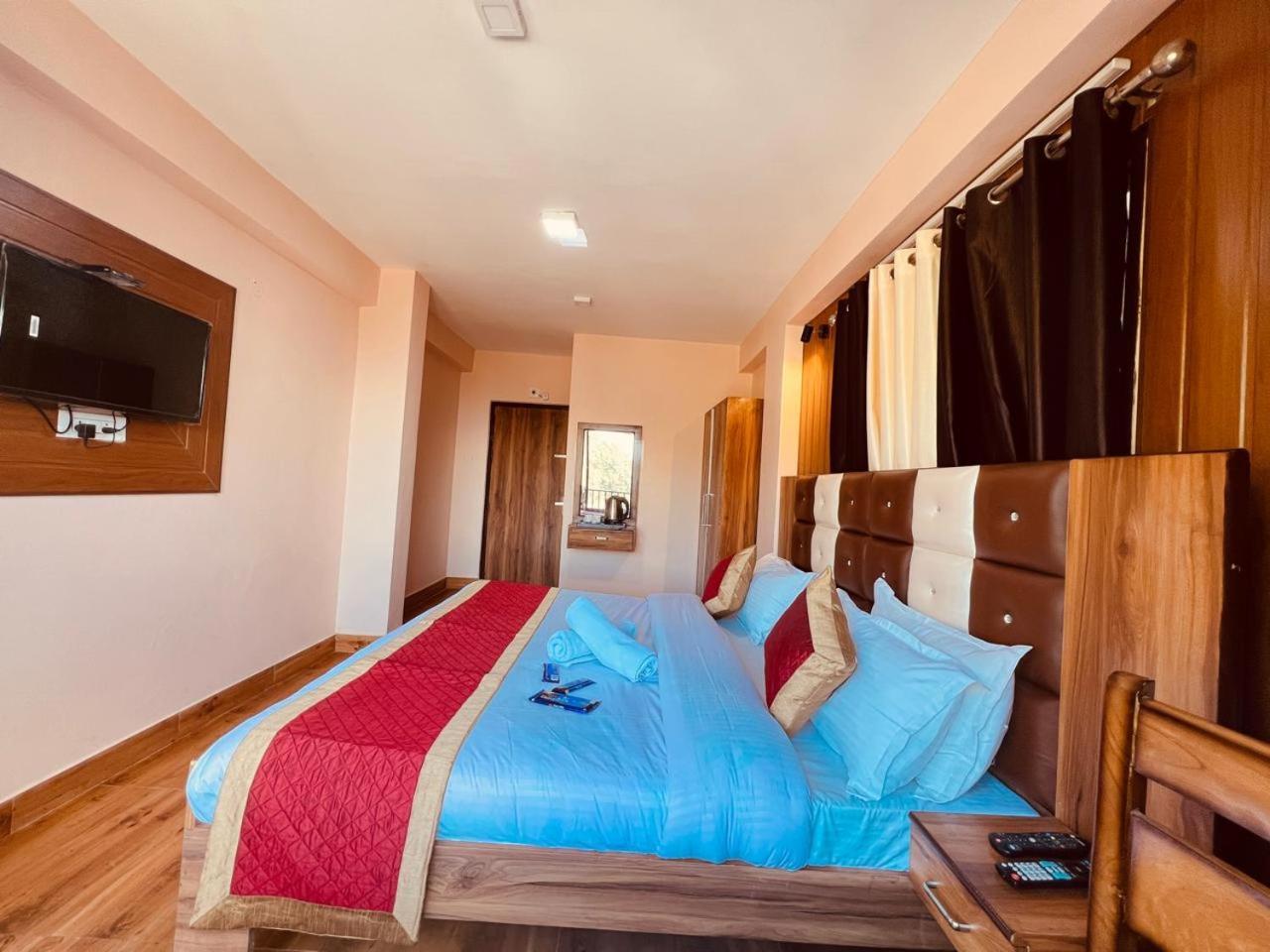 Hotel The Canadian With Jungle View, Near Dalhousie Bus Stand Banikhet Екстериор снимка